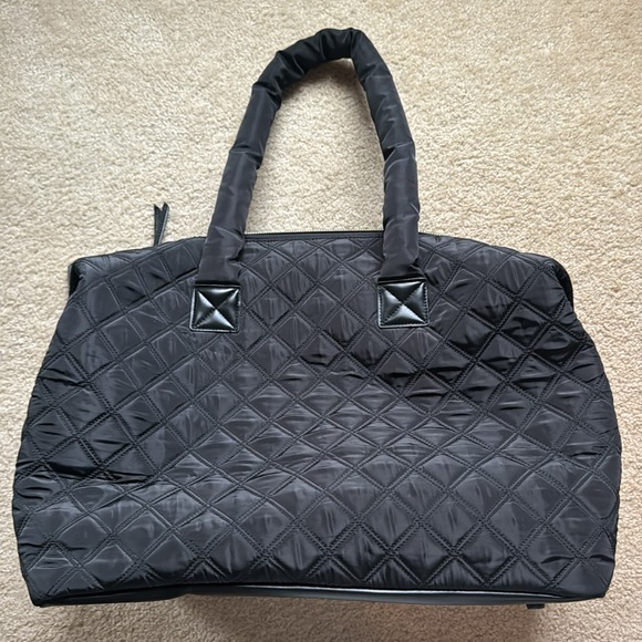 Joan & David 18“ Diamond Quilted Nylon Weekender Duffle Bag - used once. - Picture 10 of 16